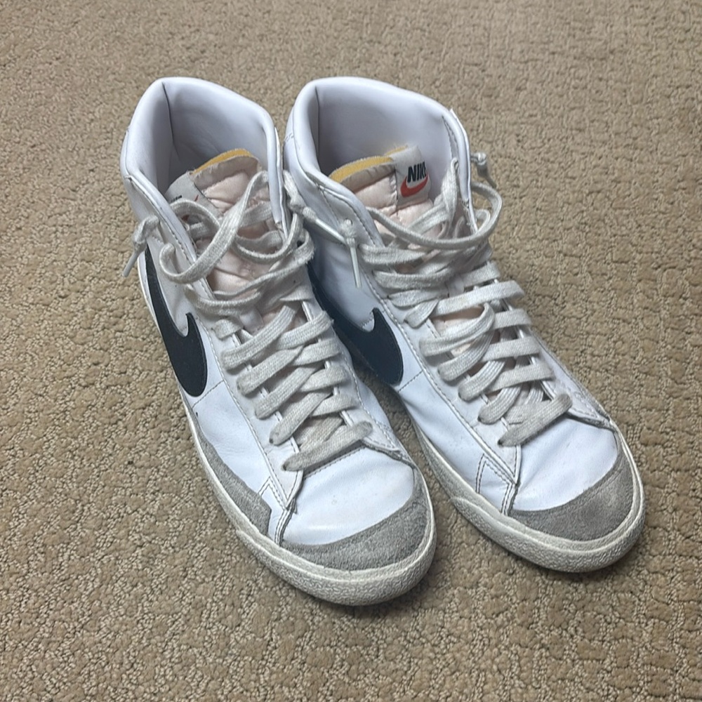 Nike blazers size 9